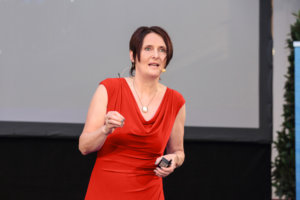Ulrike Stahl - Keynote Speaker fuer Zusammenarbeit - Buehne