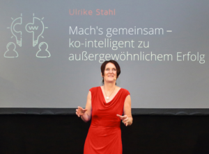 Ulrike Stahl - Keynote Speaker fuer Zusammenarbeit - Buehnenfoto